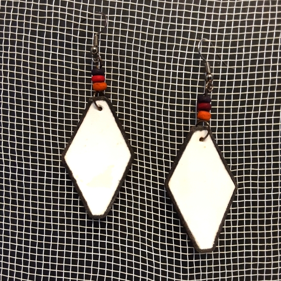 Vintage Earrings Tribal Design - Picture 3 of 8